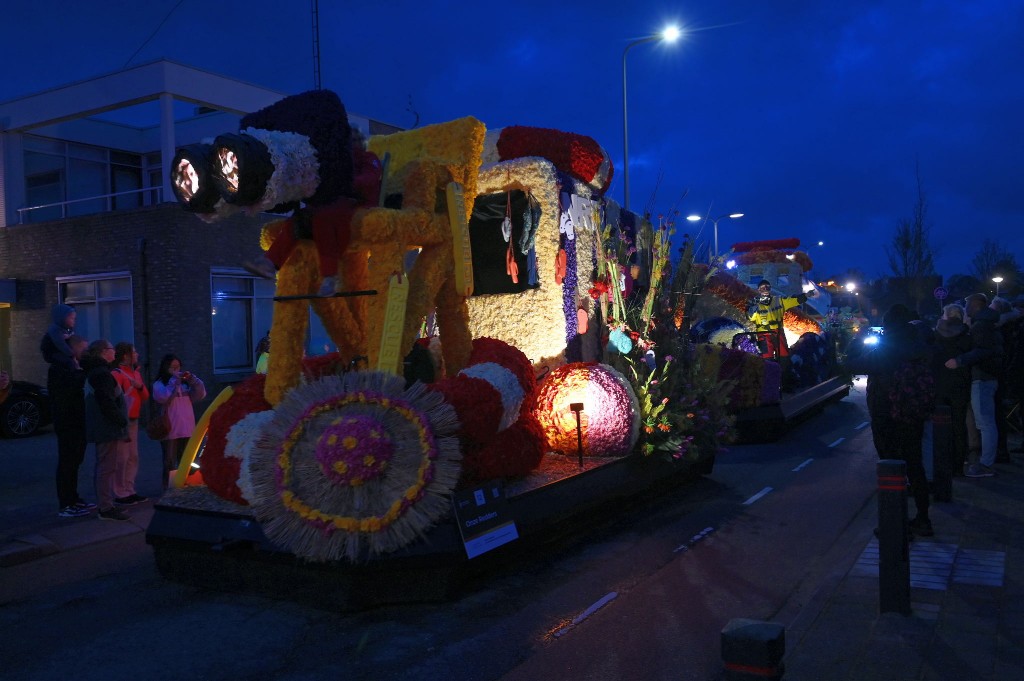 ../Images/Verlicht bloemencorso 2024 012.jpg